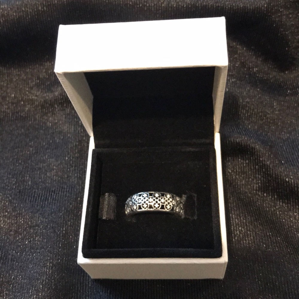 Lattice Pandora ring with zirconia like stone